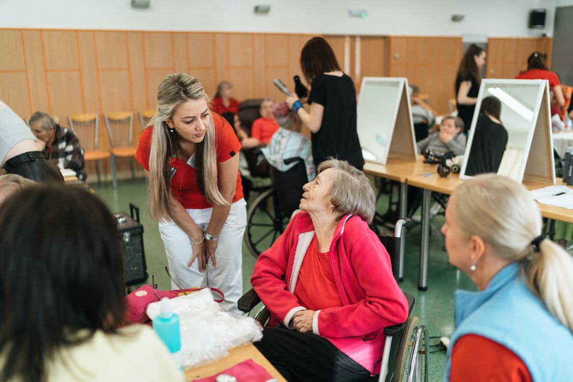 A caregiver talking to a senior resident at a memory care community